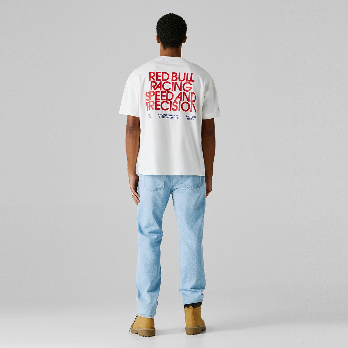 Pepe Jeans｜ぺぺ×レッドブル バックプリント ルーズフィットTシャツ｜ウェア｜オフホワイト｜モデル着用