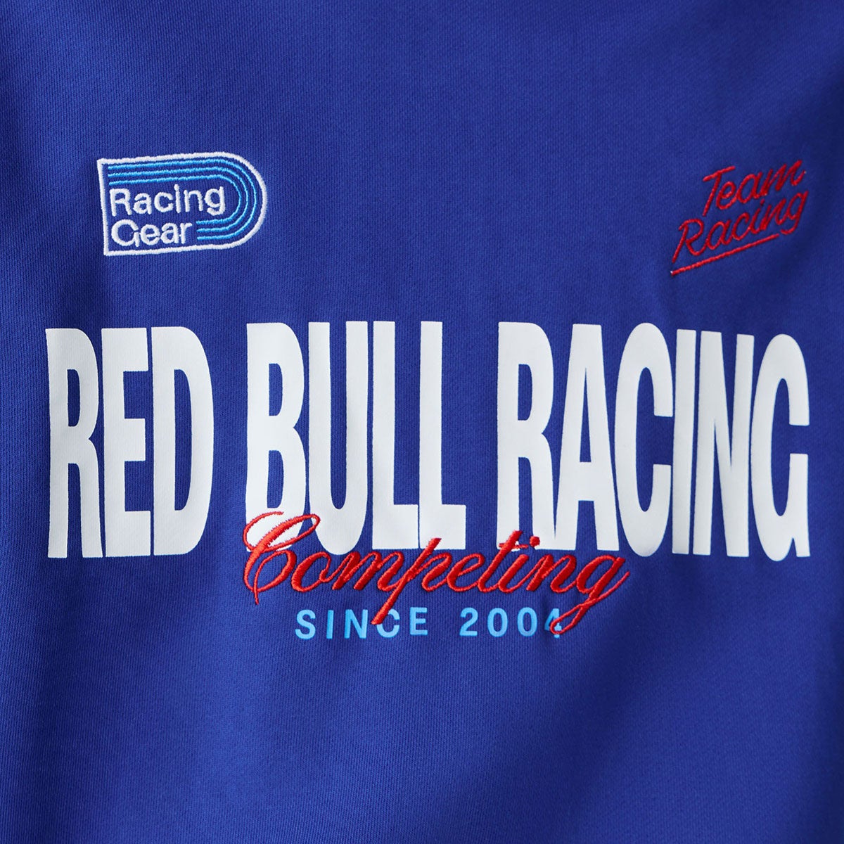 Pepe Jeans｜ぺぺ×レッドブル ルーズフィット フーディ｜ウェア｜セーラーブルー｜モデル着用