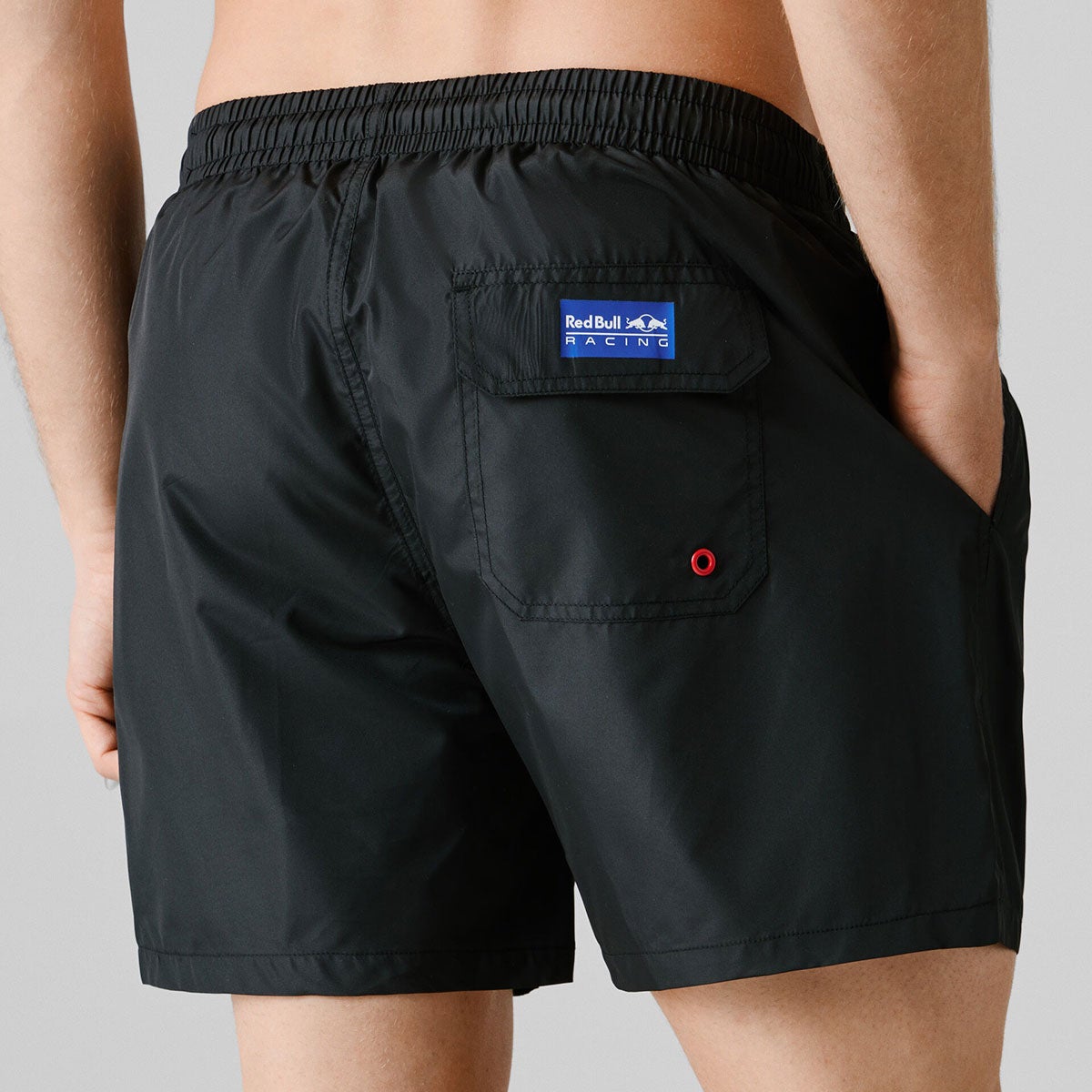 Pepe Jeans｜ぺぺ×レッドブル プリントロゴ スイムショーツ｜パンツ｜ブラック｜モデル着用