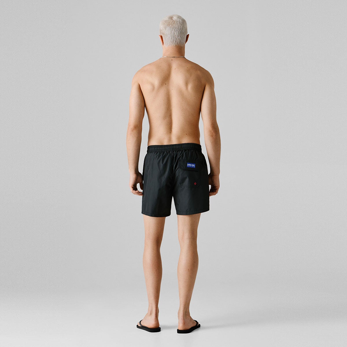 Pepe Jeans｜ぺぺ×レッドブル プリントロゴ スイムショーツ｜パンツ｜ブラック｜モデル着用