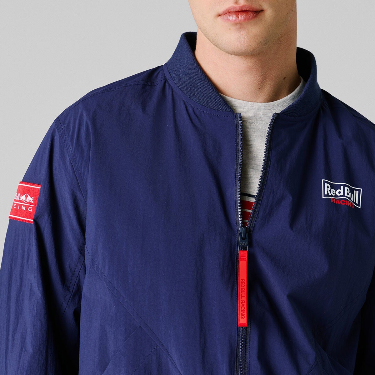 Pepe Jeans｜ぺぺ×レッドブル バックプリント ボンバージャケット｜アウター｜ネイビー｜モデル着用