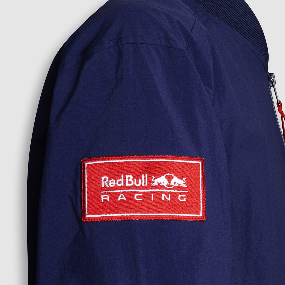 Pepe Jeans｜ぺぺ×レッドブル バックプリント ボンバージャケット｜アウター｜ネイビー｜モデル着用