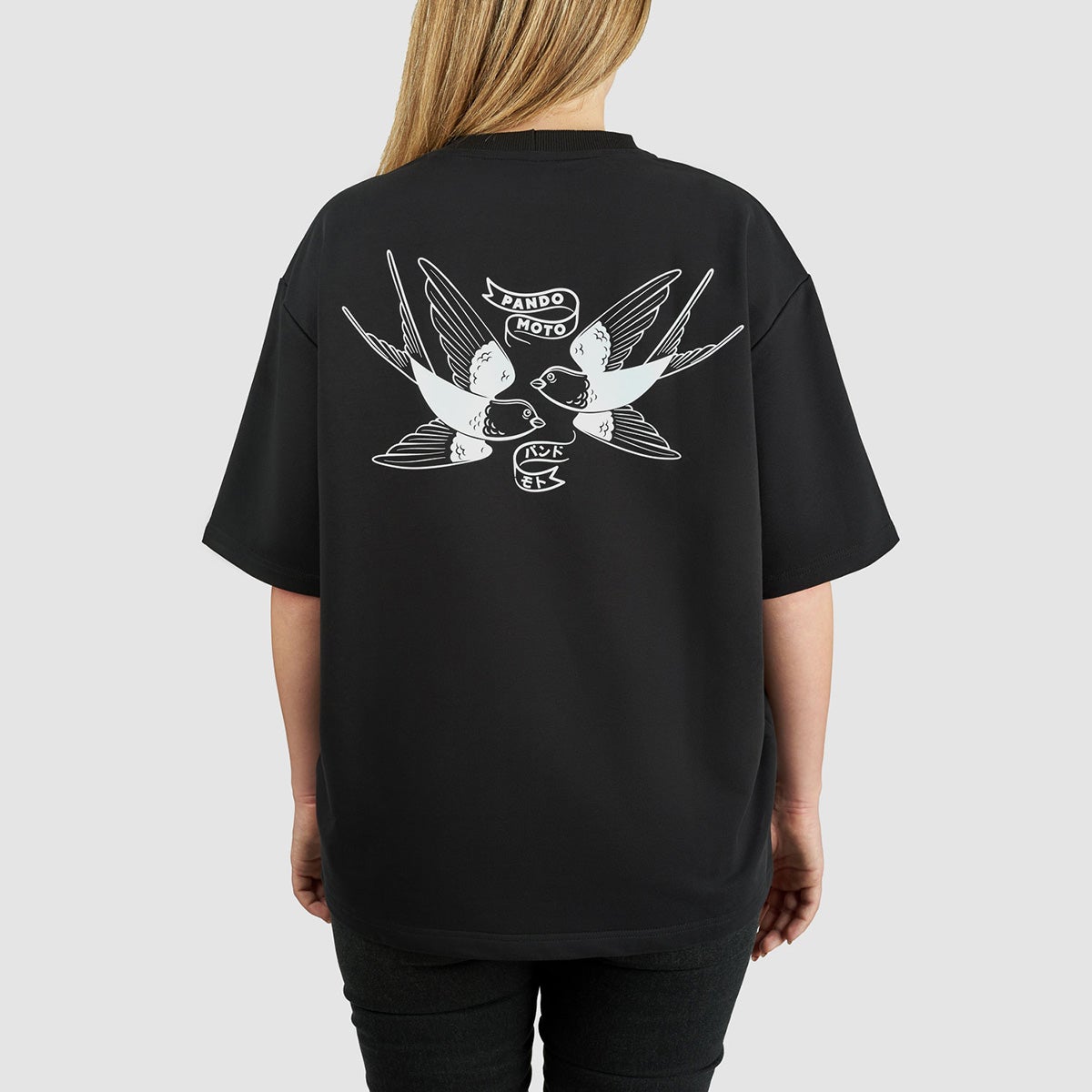 Pando Moto｜ルーク トウキョウ Tシャツ｜トップス｜ブラック｜モデル着用