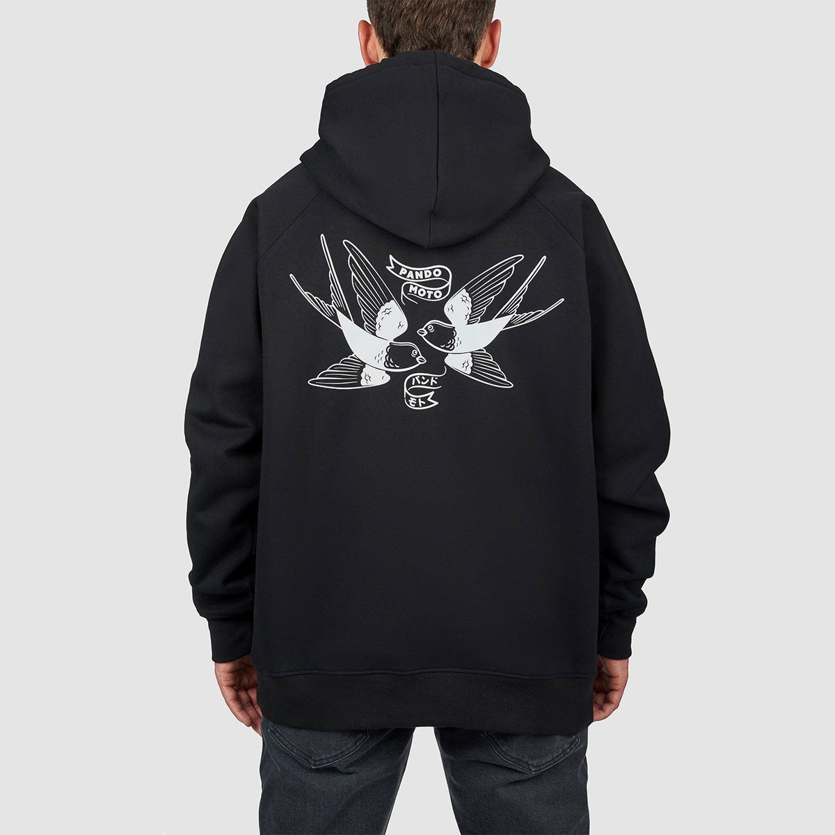 Pando Moto｜マックス トーキョー フーディ｜トップス｜ブラック｜モデル着用