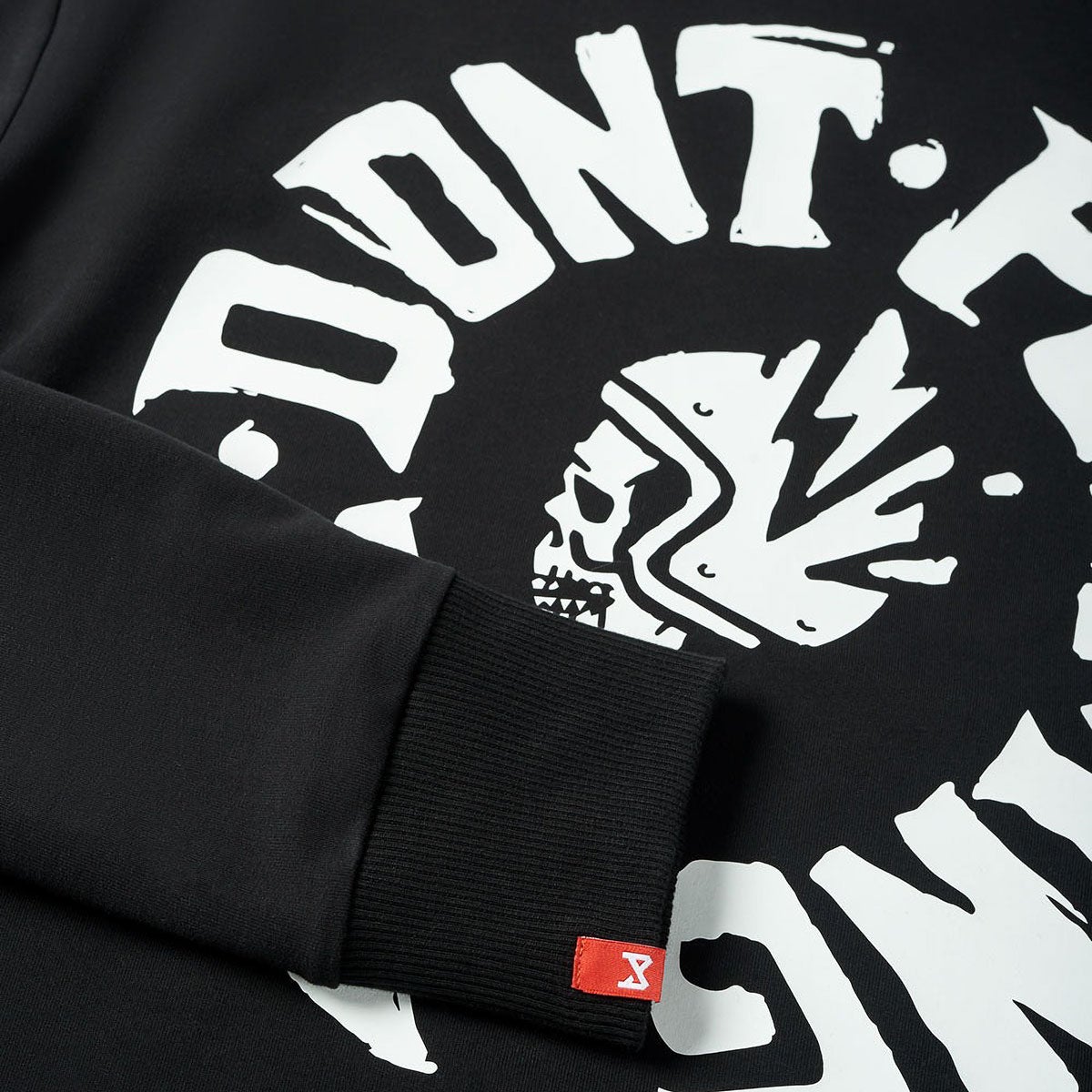 Pando Moto｜トミー ドント ダイ オーバーサイズ ロングスリーブ Tシャツ｜トップス｜ブラック