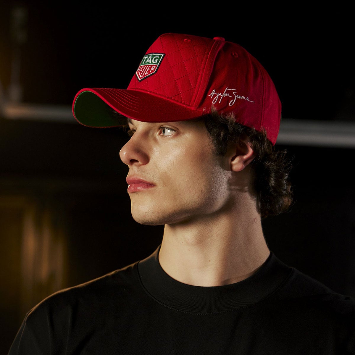 Ayrton Senna｜アイルトン・セナ タグ・ホイヤー プレミアムタグ キルティング キャップ｜帽子｜レッド｜モデル着用