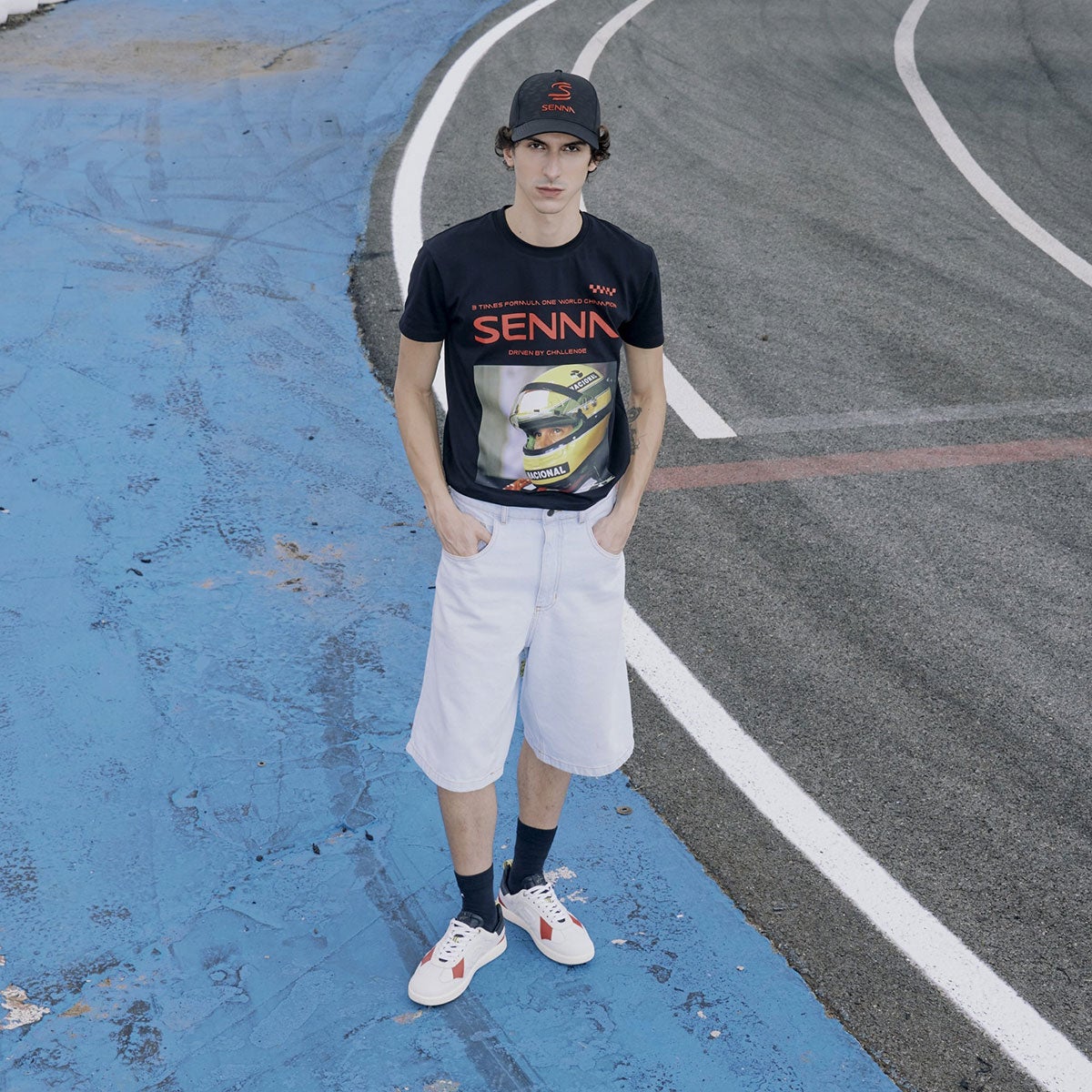 Ayrton Senna｜アイルトン・セナ レース Tシャツ｜ウェア｜ブラック｜モデル着用