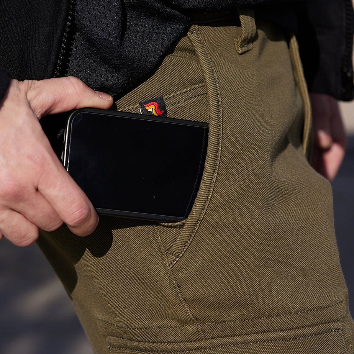 RIDING CULTURE｜ネイト オリーブ パンツ｜チノ・カーゴ｜オリーブ｜モデル着用