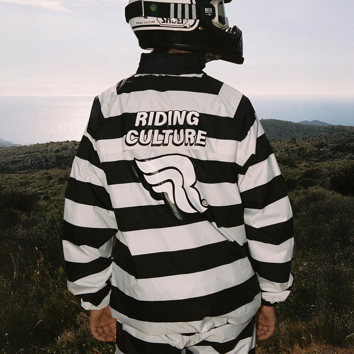 RIDING CULTURE｜ジェイミー レイン ジャケット｜レインウェア｜ブラック｜モデル着用