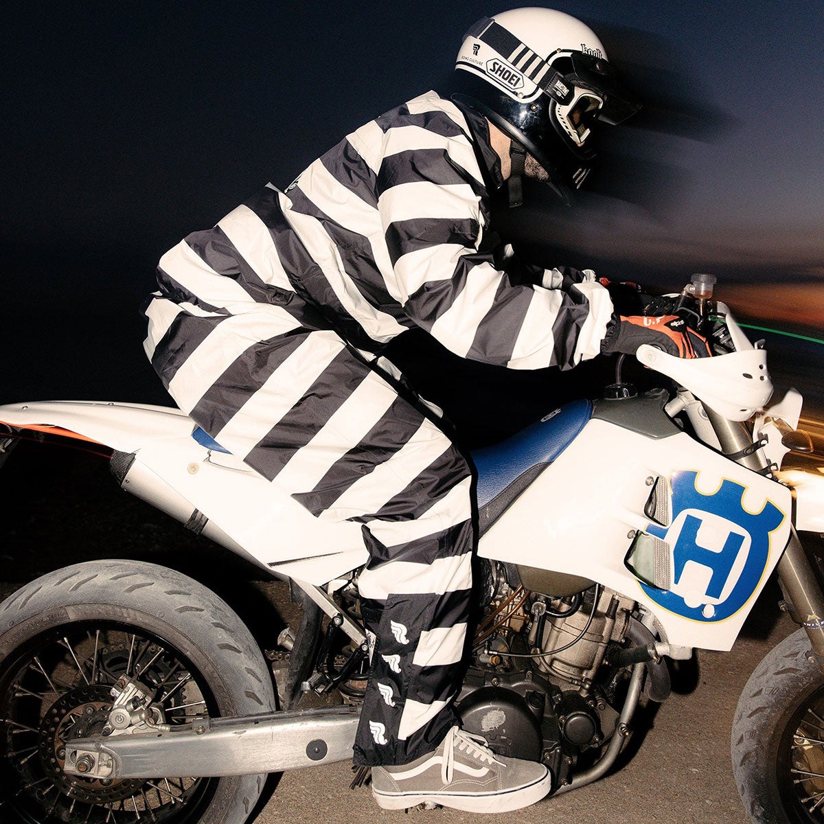 RIDING CULTURE｜ジェイミー レイン ジャケット｜レインウェア｜ブラック｜モデル着用