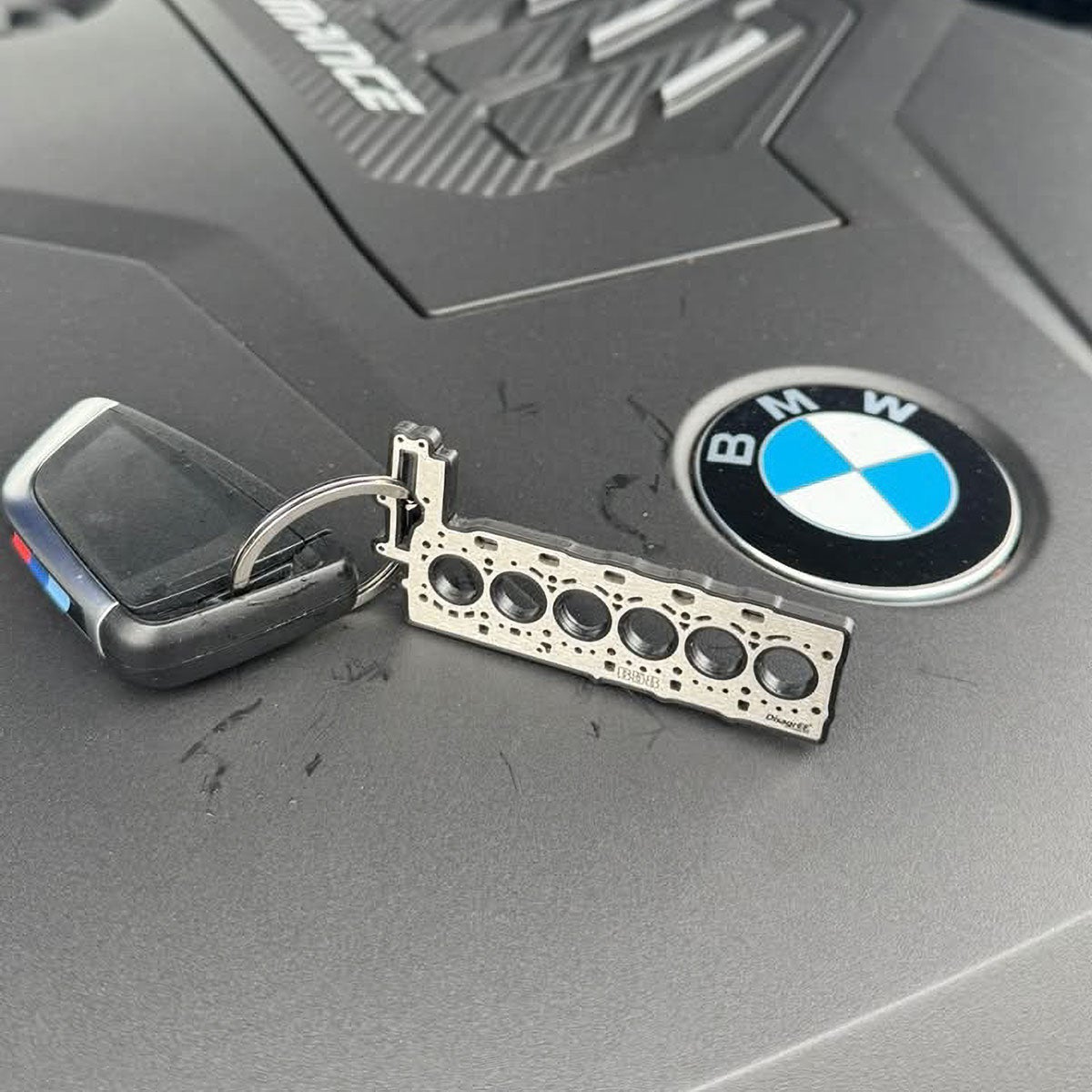 DisagrEE｜BMW B58 ヘッドガスケット キーチェーン｜キーホルダー