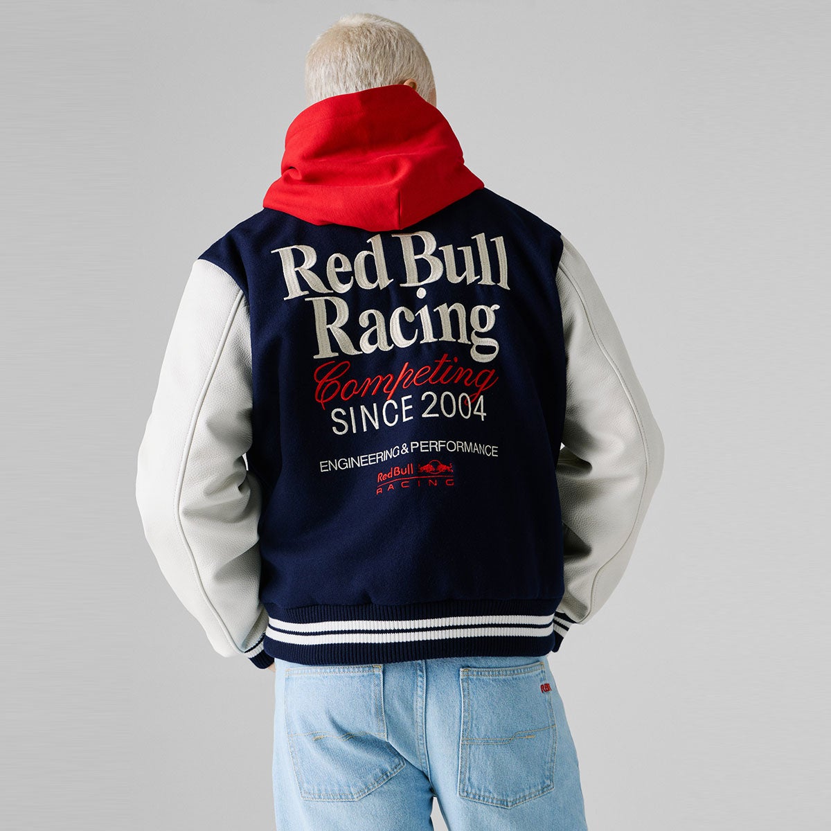 Pepe Jeans｜ぺぺ×レッドブル バーシティ ボンバー ジャケット｜アウター｜ネイビー｜モデル着用