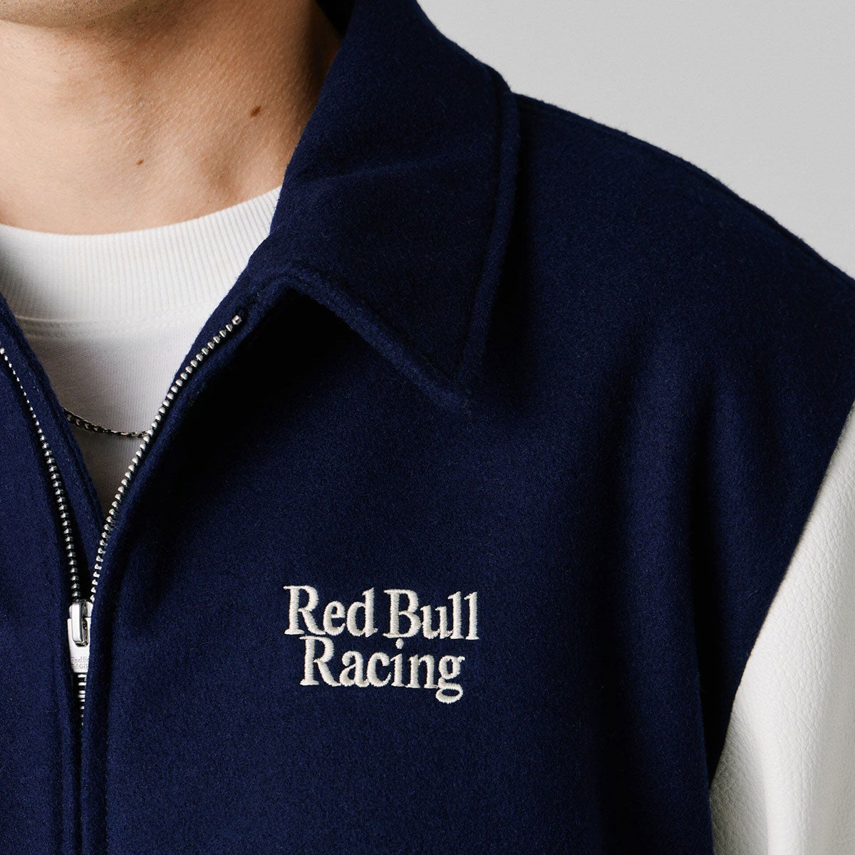 Pepe Jeans｜ぺぺ×レッドブル バーシティ ボンバー ジャケット｜アウター｜ネイビー｜モデル着用