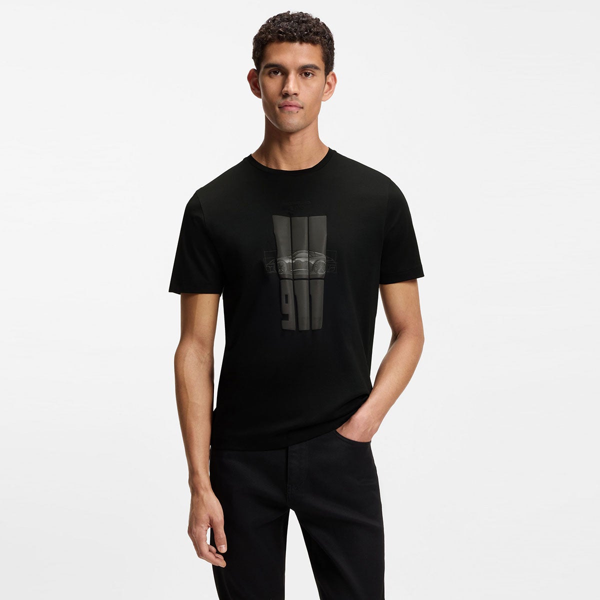 HUGO BOSS｜Porsche x BOSS シルケットコットン Tシャツ リフレクターグラフィック｜ウェア｜ブラック｜モデル着用