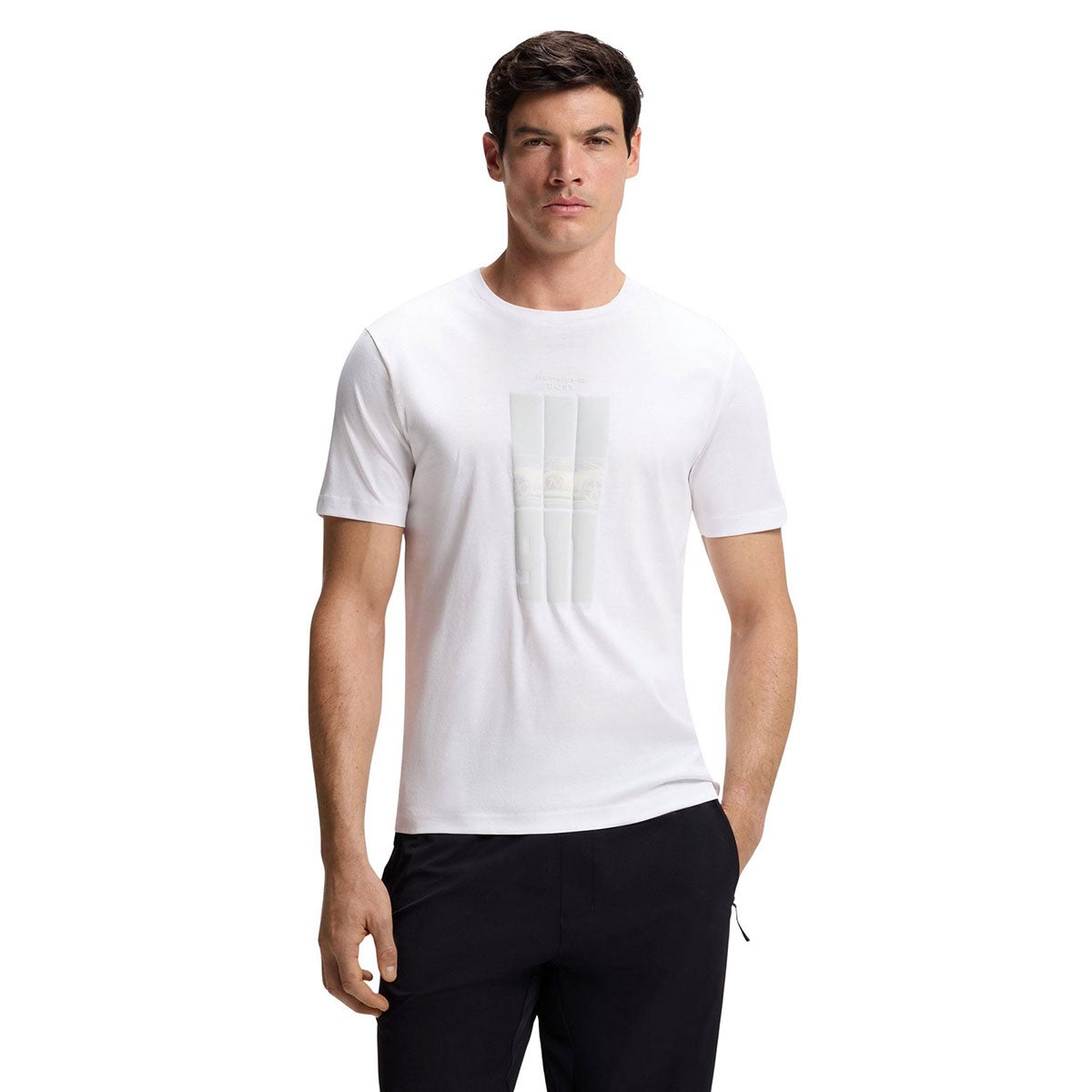 HUGO BOSS｜Porsche x BOSS シルケットコットン Tシャツ リフレクターグラフィック｜ウェア｜ホワイト｜モデル着用