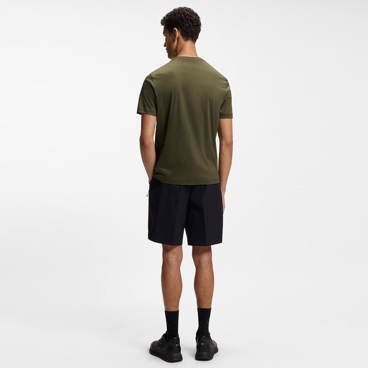 HUGO BOSS｜Porsche x BOSS シルケットコットン Tシャツ リフレクターグラフィック｜ウェア｜グリーン｜モデル着用