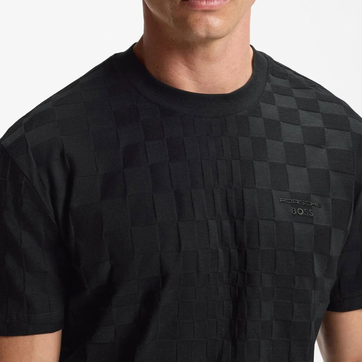 HUGO BOSS｜Porsche x BOSS ジャカードパターン コットン Tシャツ｜ウェア｜ブラック｜モデル着用