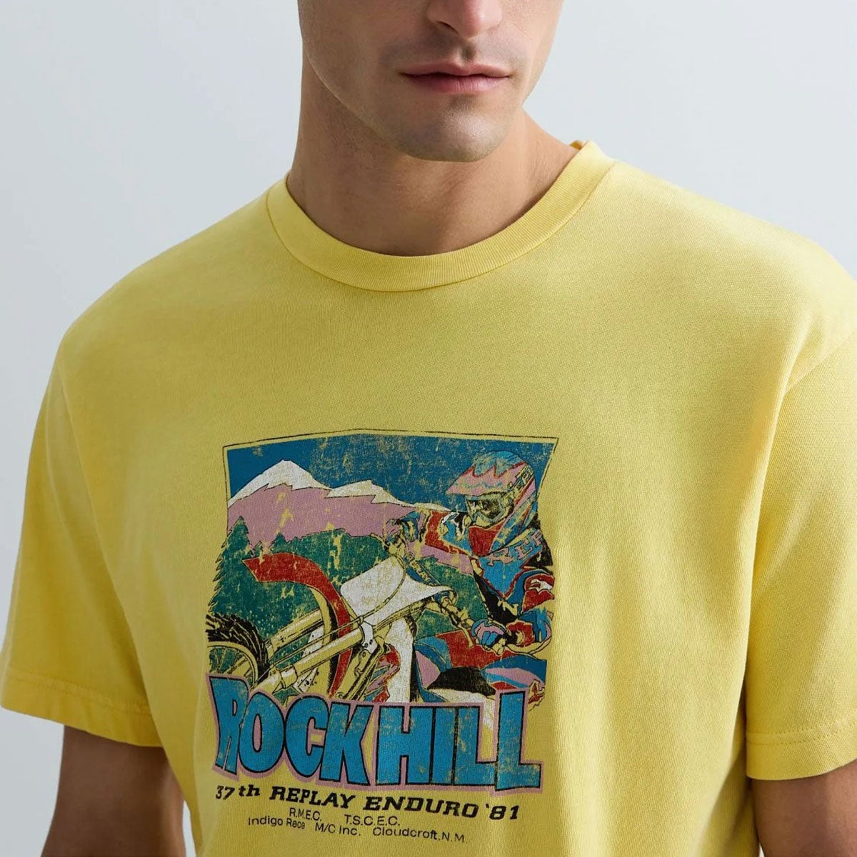 REPLAY｜モーターバイク プリント ジャージー Tシャツ｜トップス｜レモンイエロー｜モデル着用