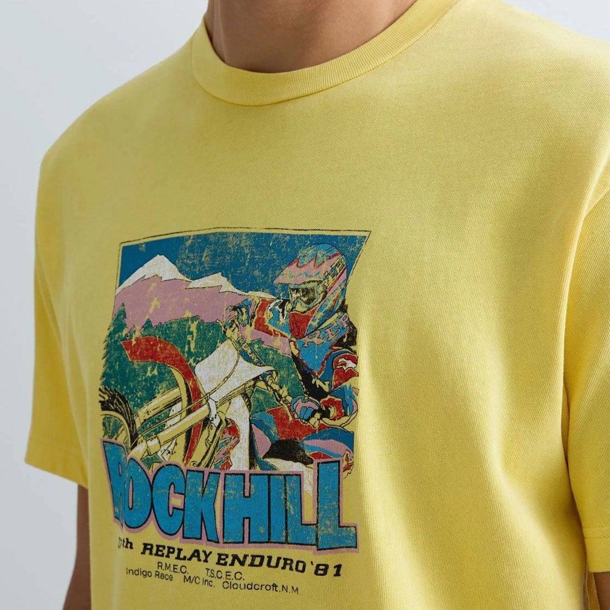 REPLAY｜モーターバイク プリント ジャージー Tシャツ｜トップス｜レモンイエロー｜モデル着用