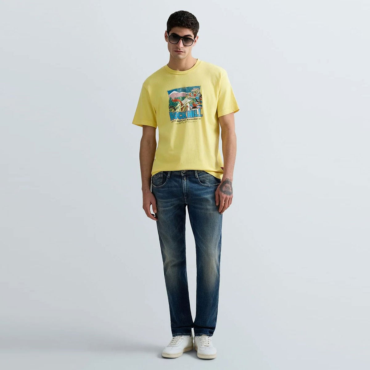 REPLAY｜モーターバイク プリント ジャージー Tシャツ｜トップス｜レモンイエロー｜モデル着用