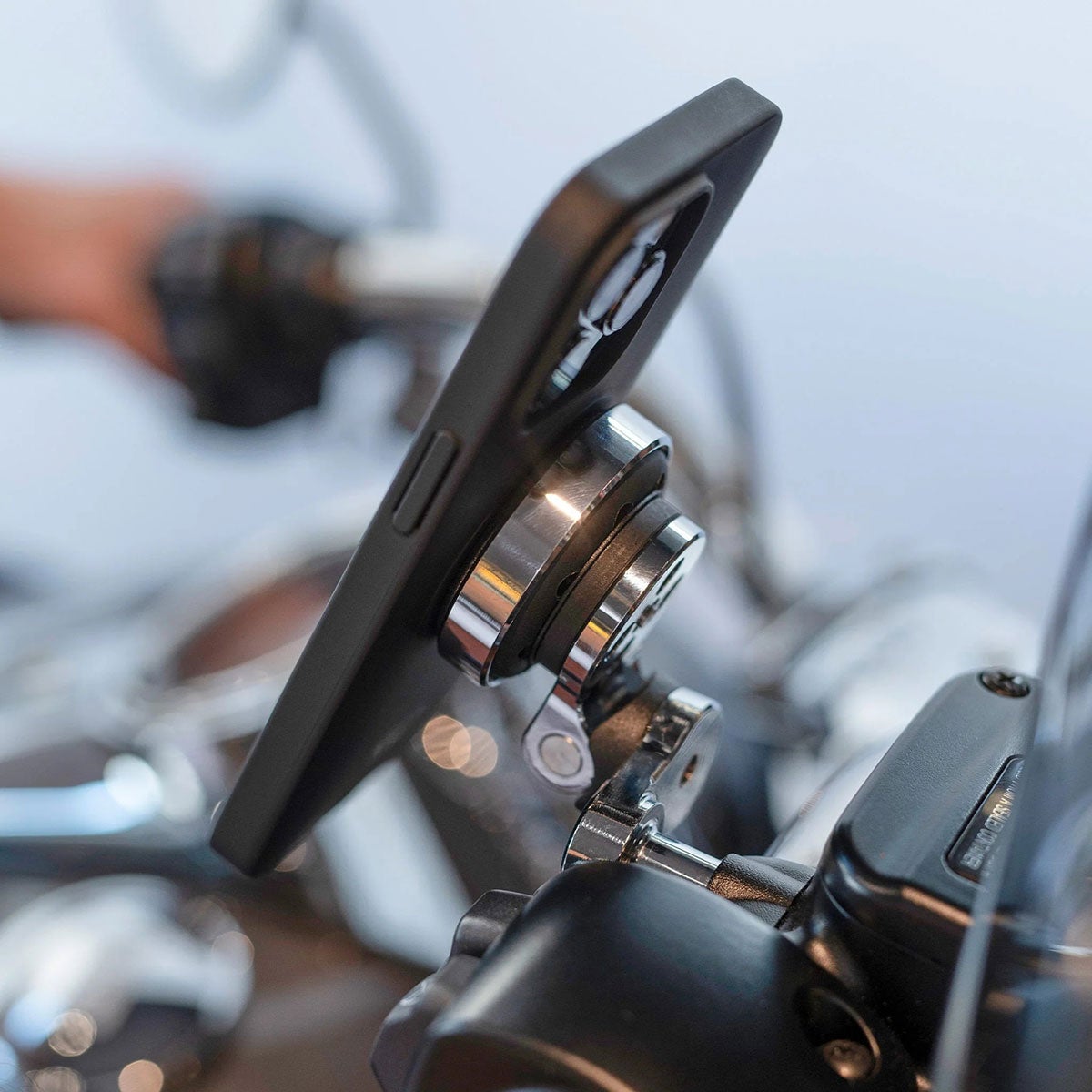 SP Connect｜防振モジュール クロムメッキ仕様｜雑貨｜クローム｜使用イメージ