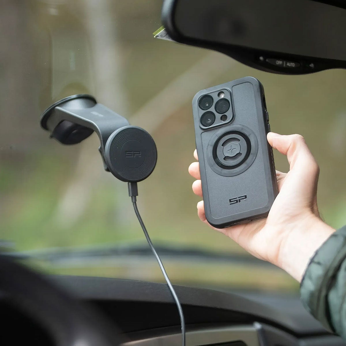 SP Connect｜IPHONE 17 / PRO / E / AIR  Xtreme スマートフォンケース｜雑貨｜iPhoneケース｜使用イメージ