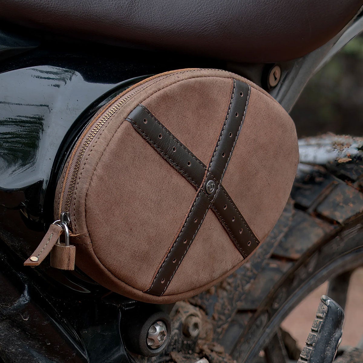 Trip Machine｜スクランブラー エッグ サイドパネルバッグ for トライアンフ スクランブラー400X / XC｜バッグ｜タバコブラウン