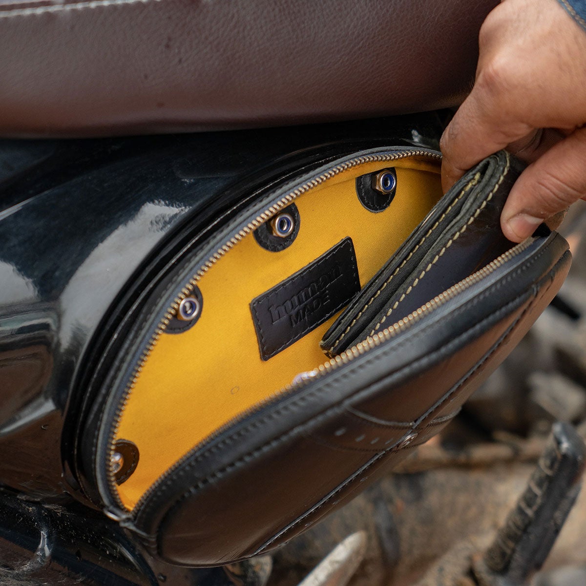 Trip Machine｜スクランブラー エッグ サイドパネルバッグ for トライアンフ スクランブラー400X / XC｜バッグ｜ブラック｜使用イメージ