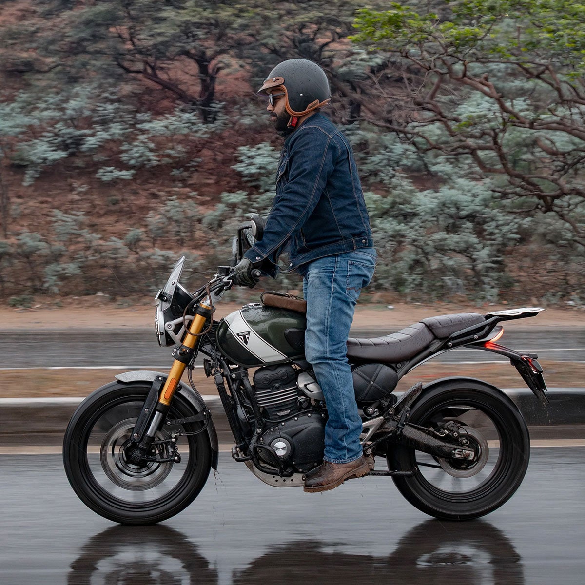 Trip Machine｜スクランブラー エッグ サイドパネルバッグ for トライアンフ スクランブラー400X / XC｜バッグ｜ブラック｜使用イメージ