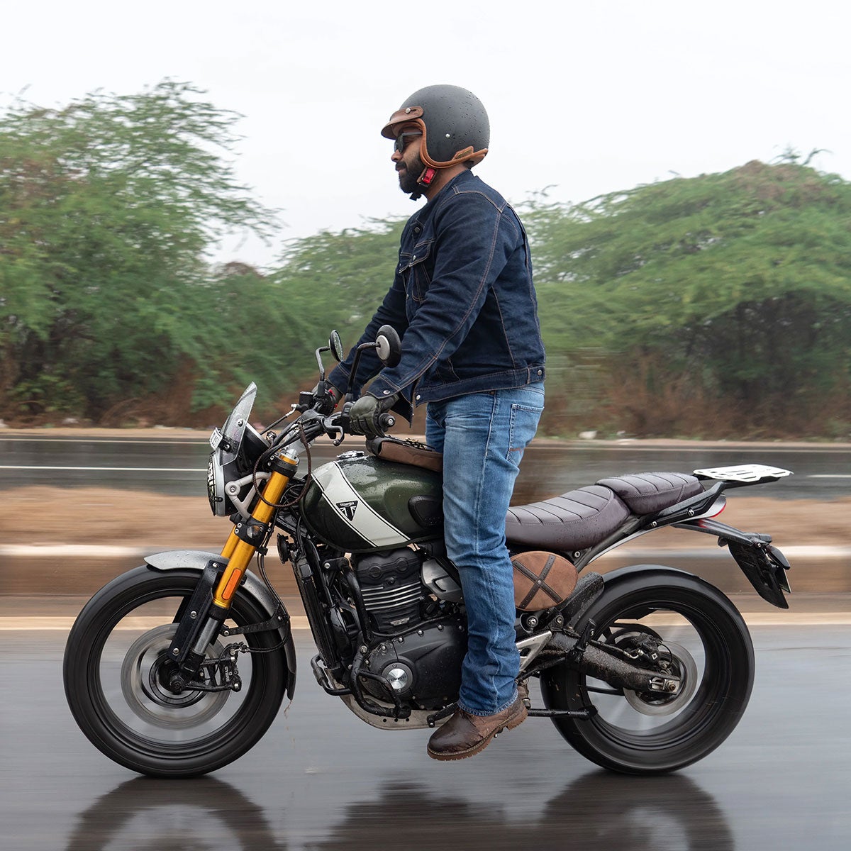 Trip Machine｜スクランブラー エッグ サイドパネルバッグ for トライアンフ スクランブラー400X / XC｜バッグ｜タバコブラウン｜使用イメージ