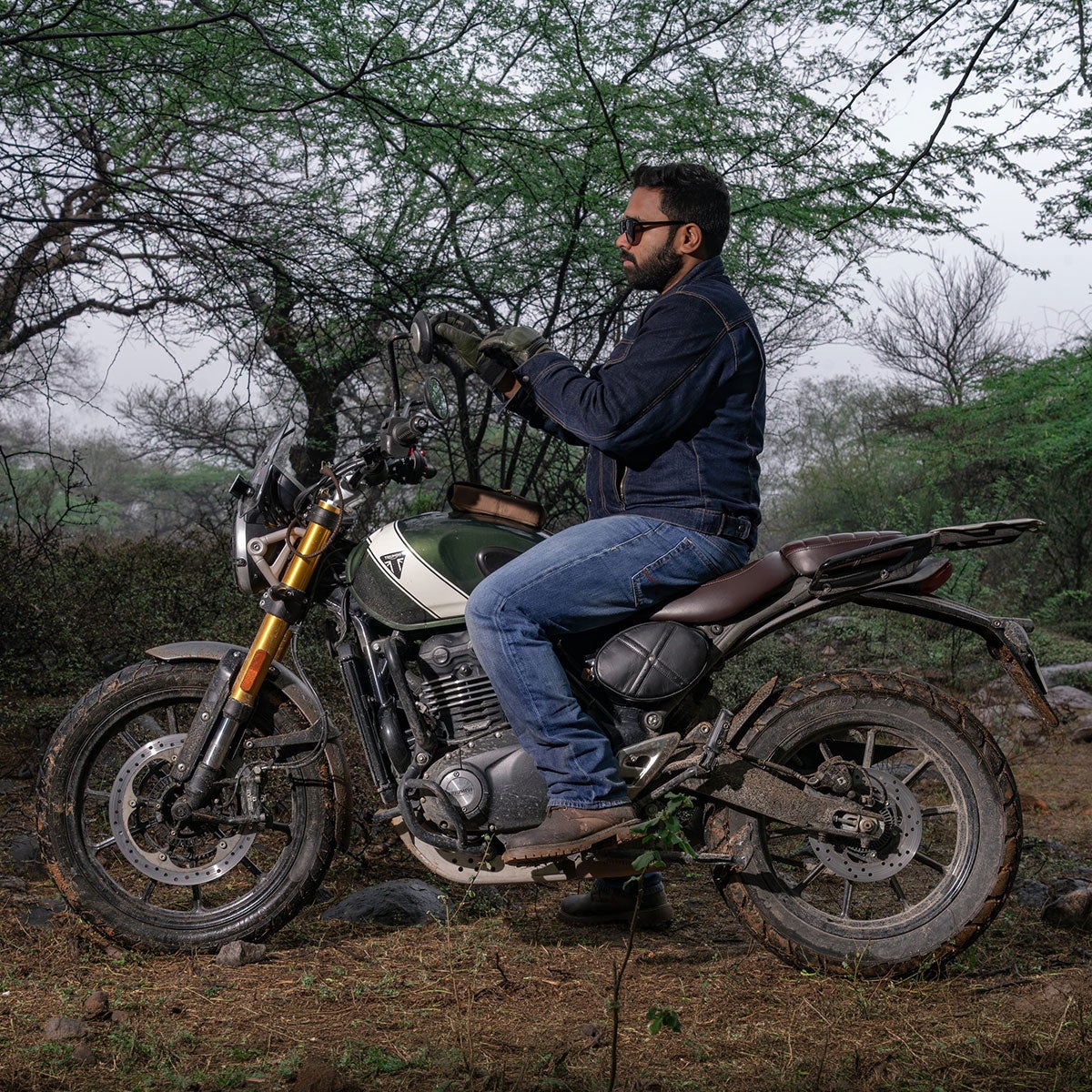 Trip Machine｜スクランブラー エッグ サイドパネルバッグ for トライアンフ スクランブラー400X / XC｜バッグ｜ブラック｜使用イメージ