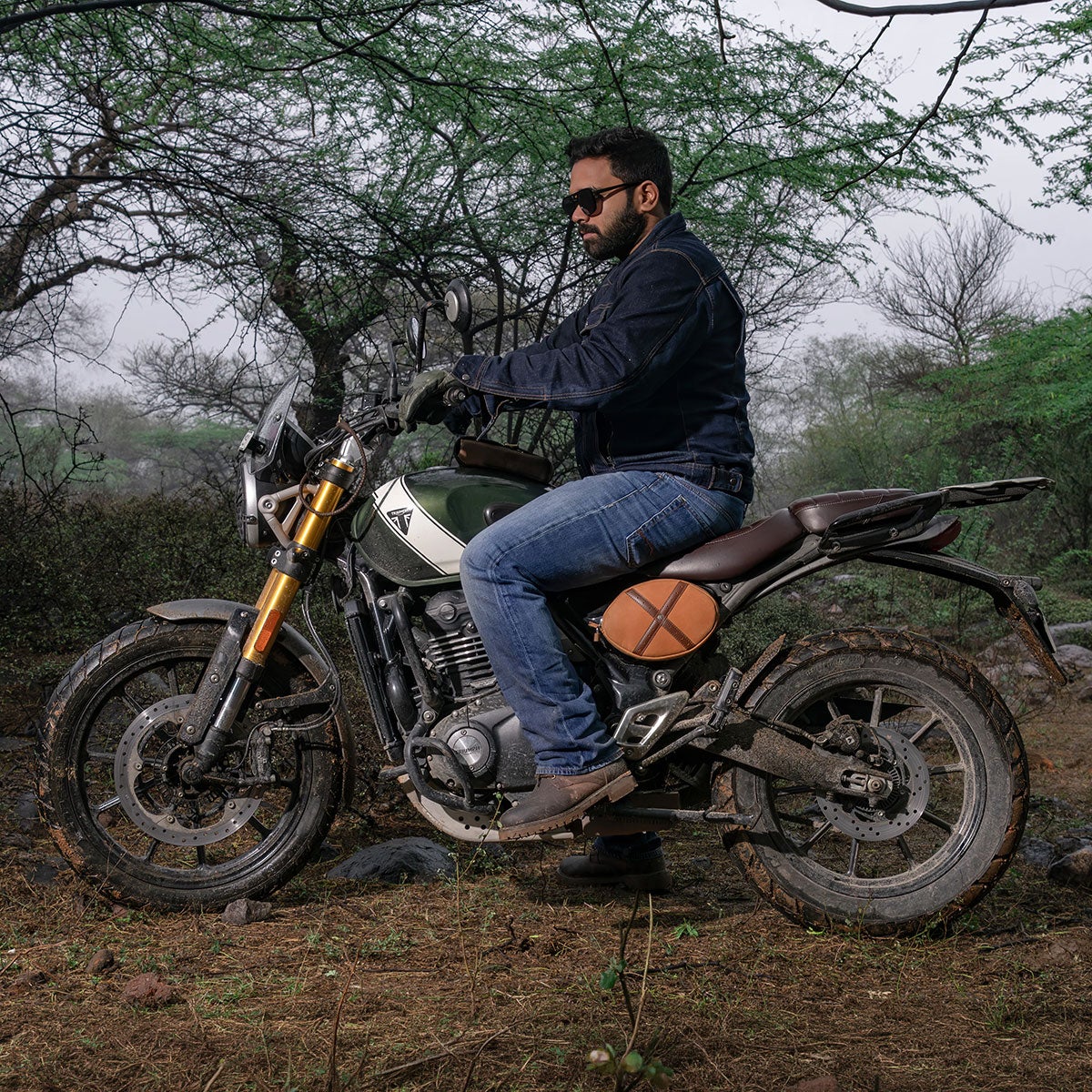 Trip Machine｜スクランブラー エッグ サイドパネルバッグ for トライアンフ スクランブラー400X / XC｜バッグ｜ヴィンテージタン｜使用イメージ