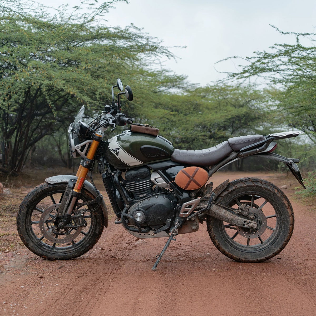 Trip Machine｜スクランブラー エッグ サイドパネルバッグ for トライアンフ スクランブラー400X / XC｜バッグ｜ヴィンテージタン｜使用イメージ