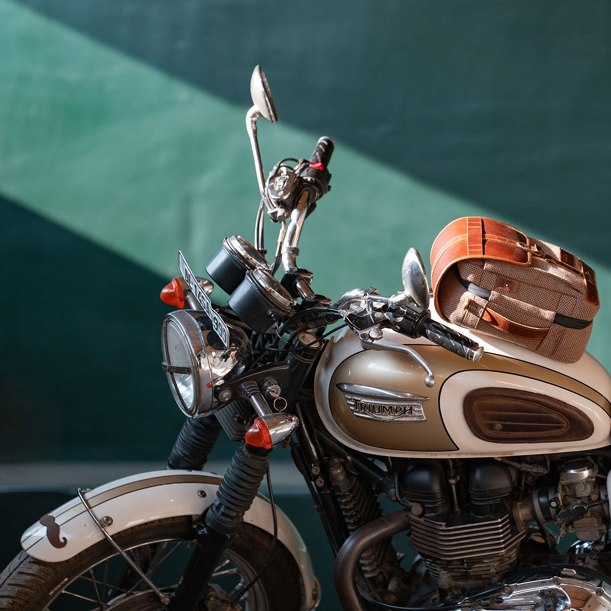 Trip Machine｜DGR × トリップマシン  カートグラファー タンクバッグ｜バッグ｜コニャック｜使用イメージ