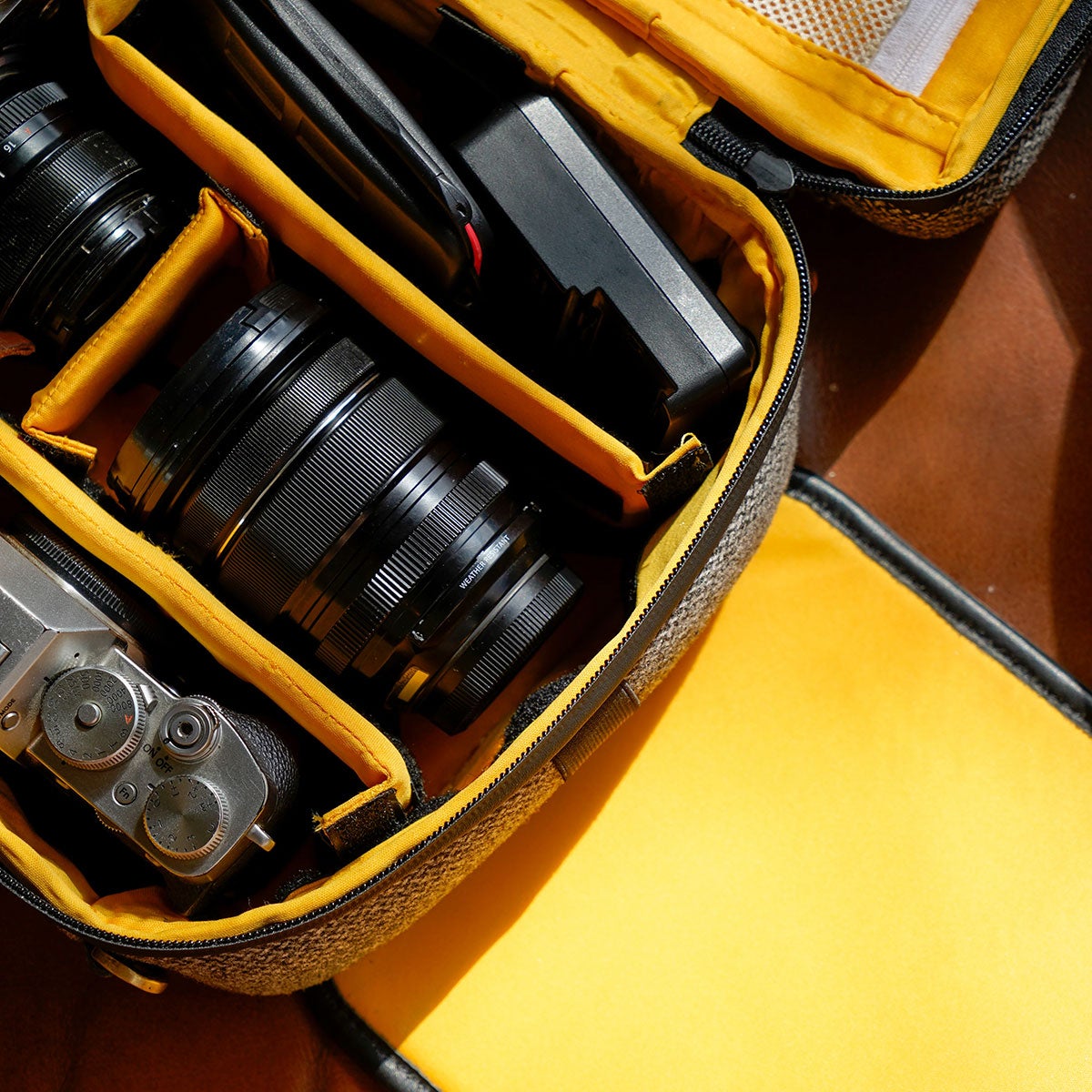 Trip Machine｜DGR × トリップマシン カートグラファー タンクバッグ カメラクッション付き｜バッグ｜ブラック｜使用イメージ