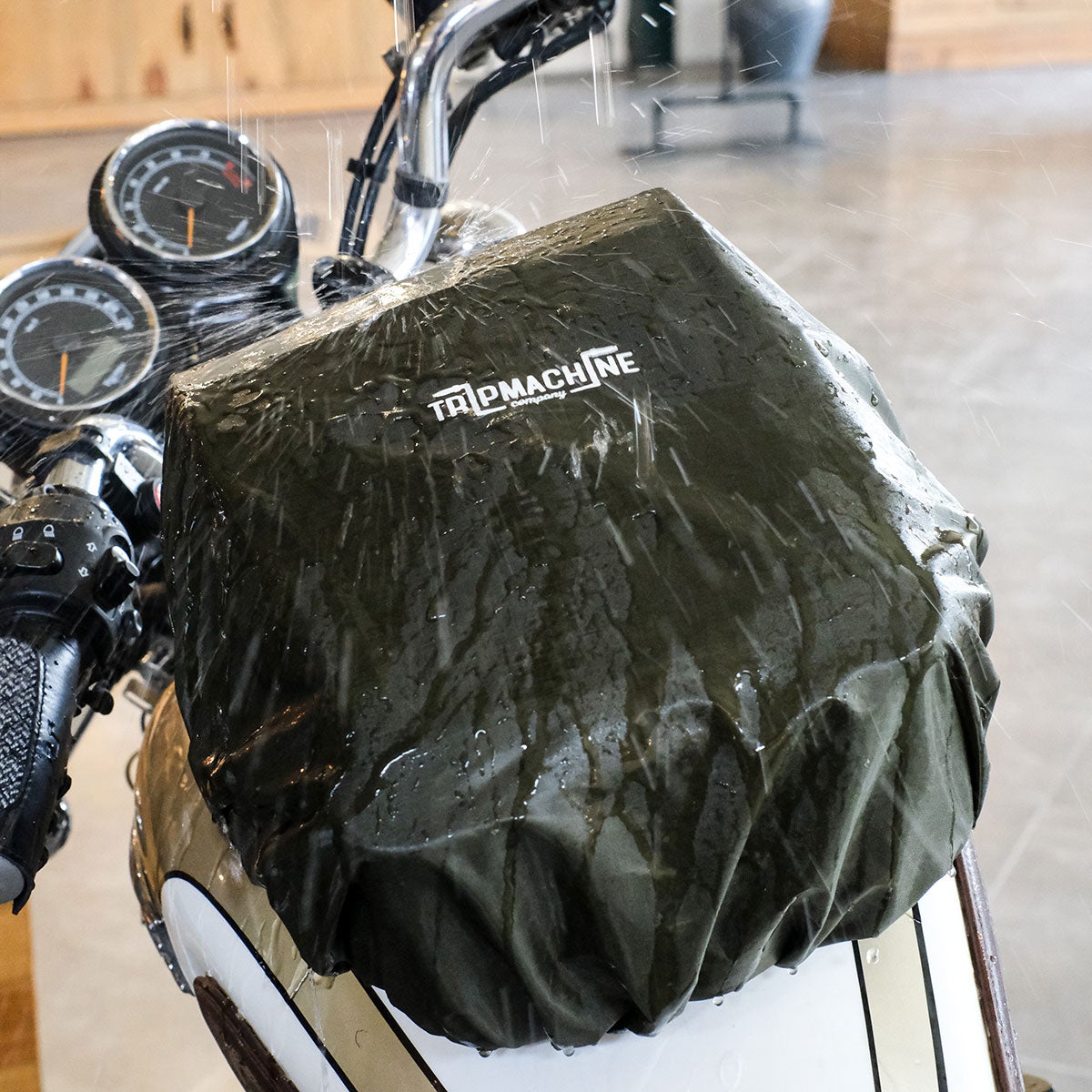 Trip Machine｜DGR × トリップマシン カートグラファー タンクバッグ カメラクッション付き｜バッグ｜使用イメージ