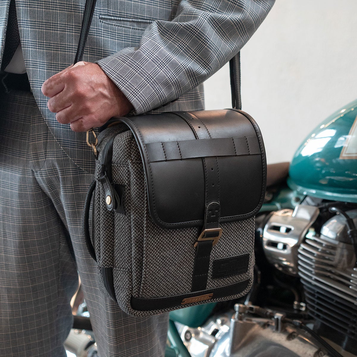 Trip Machine｜DGR × トリップマシン カートグラファー タンクバッグ カメラクッション付き｜バッグ｜ブラック｜使用イメージ