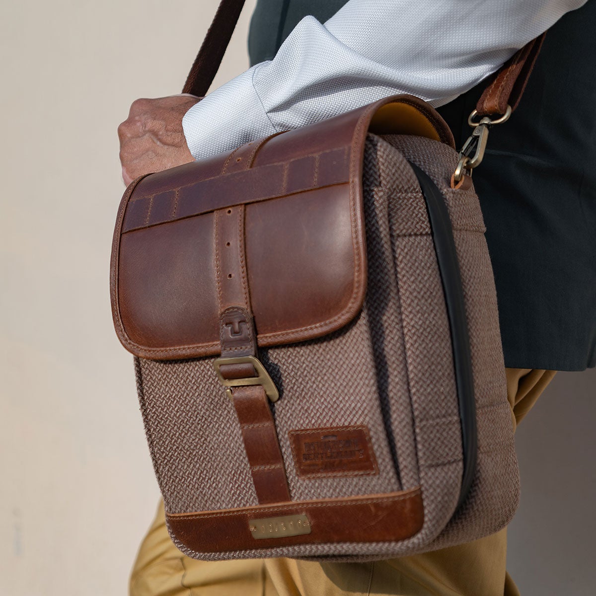 Trip Machine｜DGR × トリップマシン カートグラファー タンクバッグ カメラクッション付き｜バッグ｜コニャック｜使用イメージ