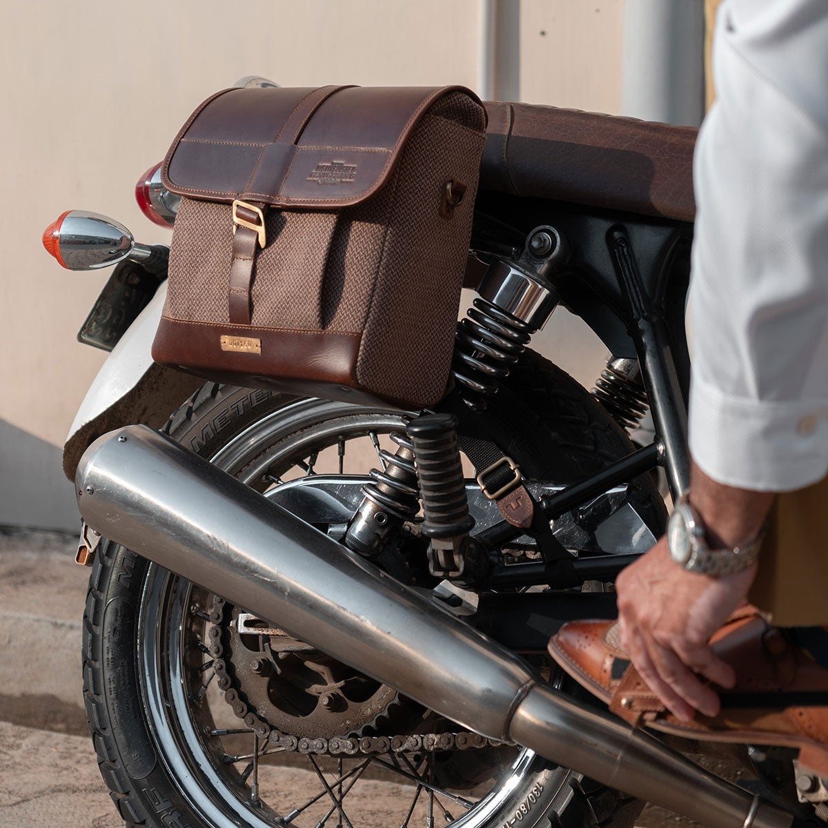 Trip Machine｜DGR × トリップマシン ウェイファーラー パニア｜バッグ｜コニャック｜使用イメージ