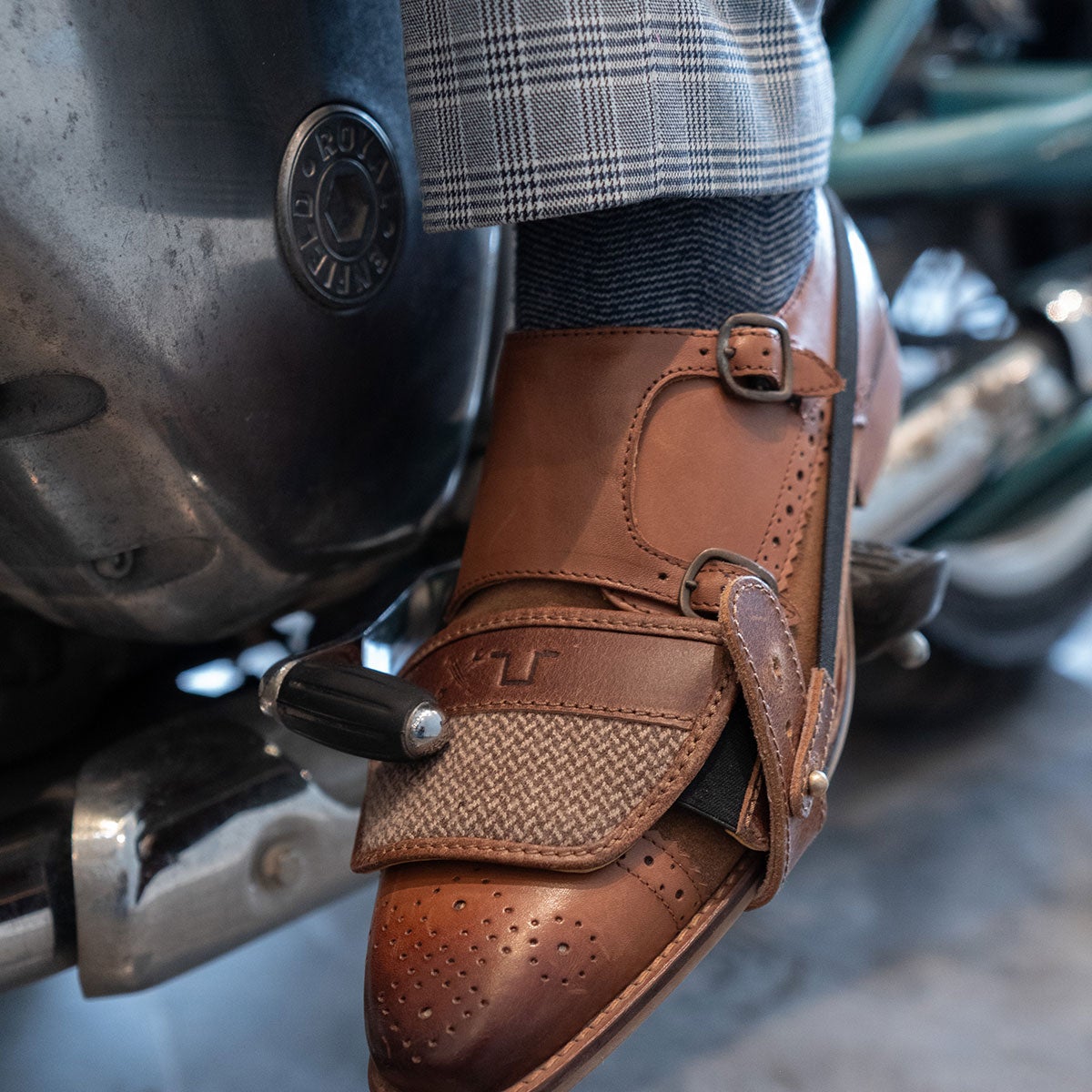 Trip Machine｜DGR × トリップマシン スリッポン シュープロテクター MK2｜雑貨｜コニャック｜使用イメージ