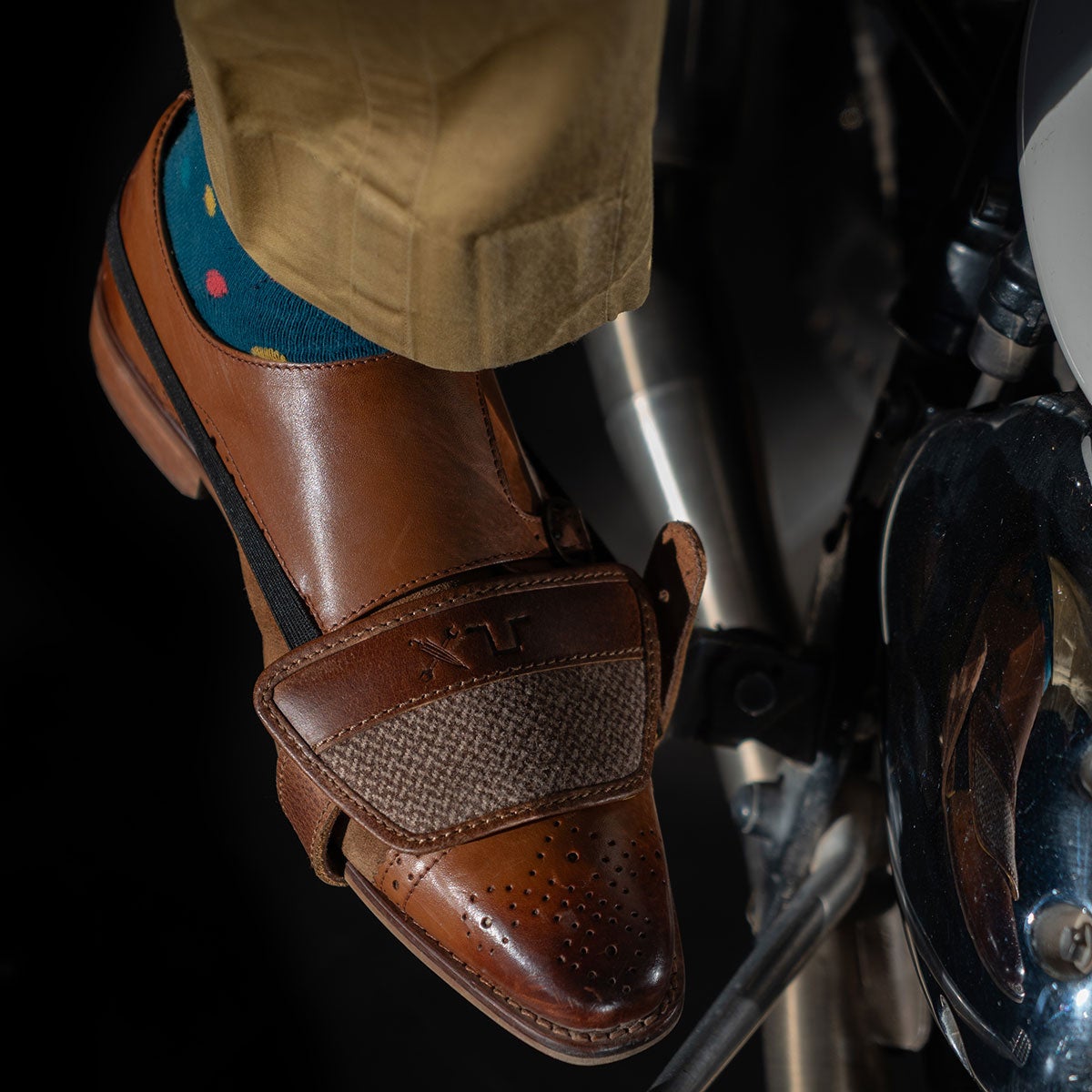 Trip Machine｜DGR × トリップマシン スリッポン シュープロテクター MK2｜雑貨｜コニャック｜使用イメージ