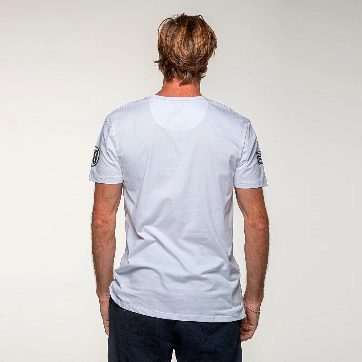 CLASSIC LEGEND MOTORS｜キャロル・シェルビー"427"Tシャツ｜ウェア｜ホワイト｜モデル着用