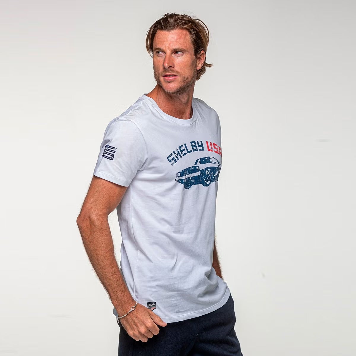CLASSIC LEGEND MOTORS｜キャロル シェルビー"1959"Tシャツ｜ウェア｜ホワイト | モデル着用