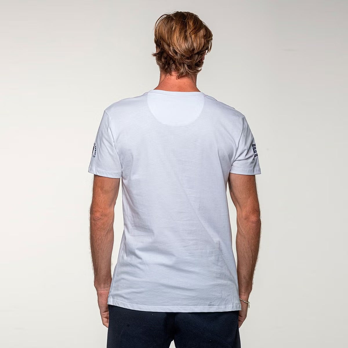CLASSIC LEGEND MOTORS｜キャロル シェルビー"1959"Tシャツ｜ウェア｜ホワイト | モデル着用