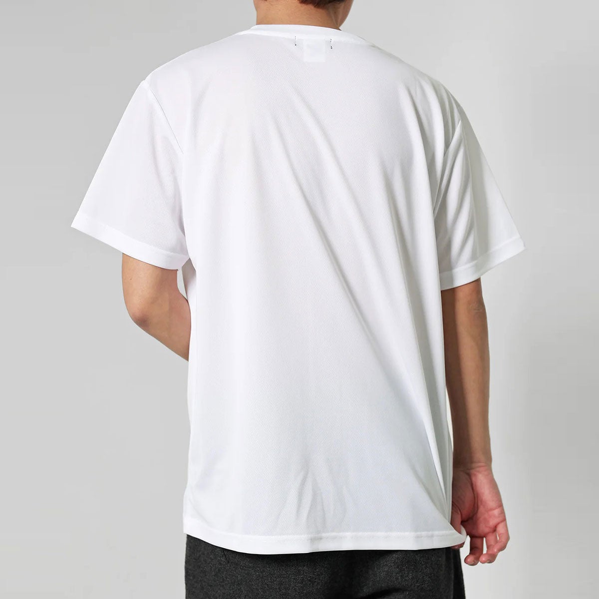 ARTA｜マシン グラフィックス #8 DRY T-SH｜Tシャツ｜ホワイト×レッド｜モデル着用