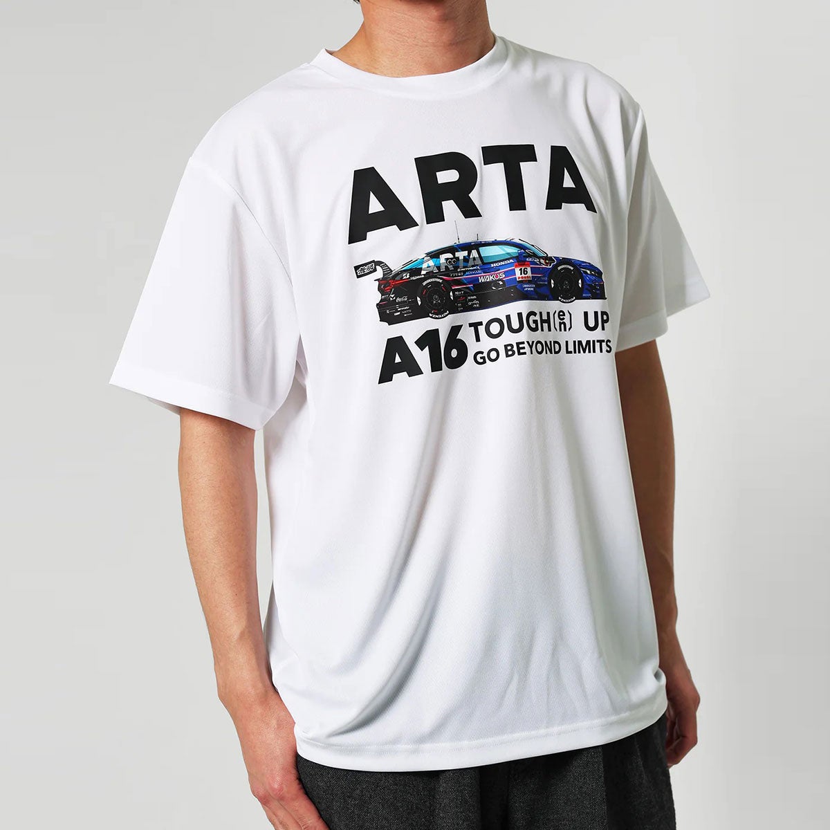ARTA｜マシン グラフィックス #16 DRY T-SH｜Tシャツ｜ホワイト×ブルー｜モデル着用