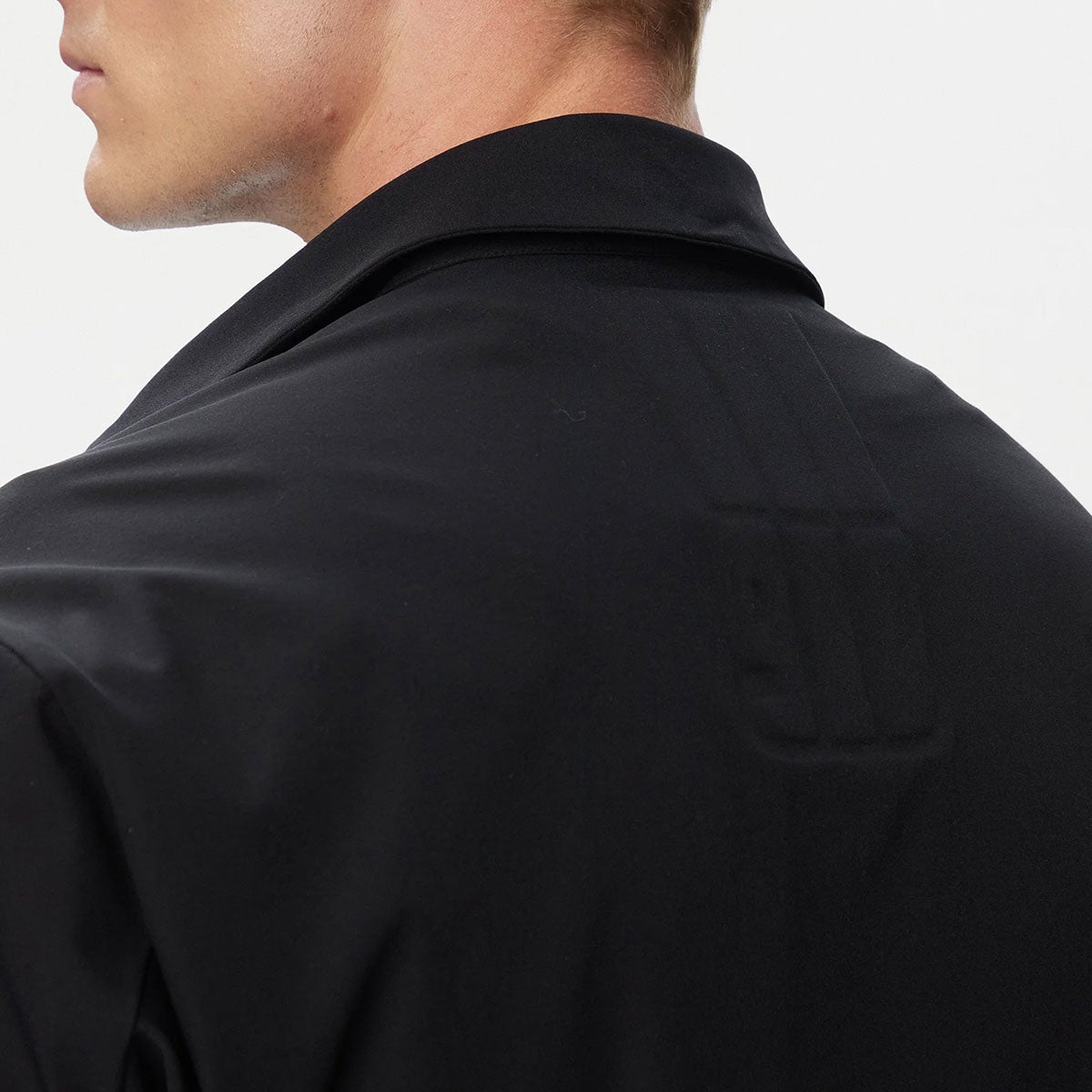 HUGO BOSS｜Porsche x BOSS エンボスロゴ シャツ｜トップス｜ブラック｜モデル着用