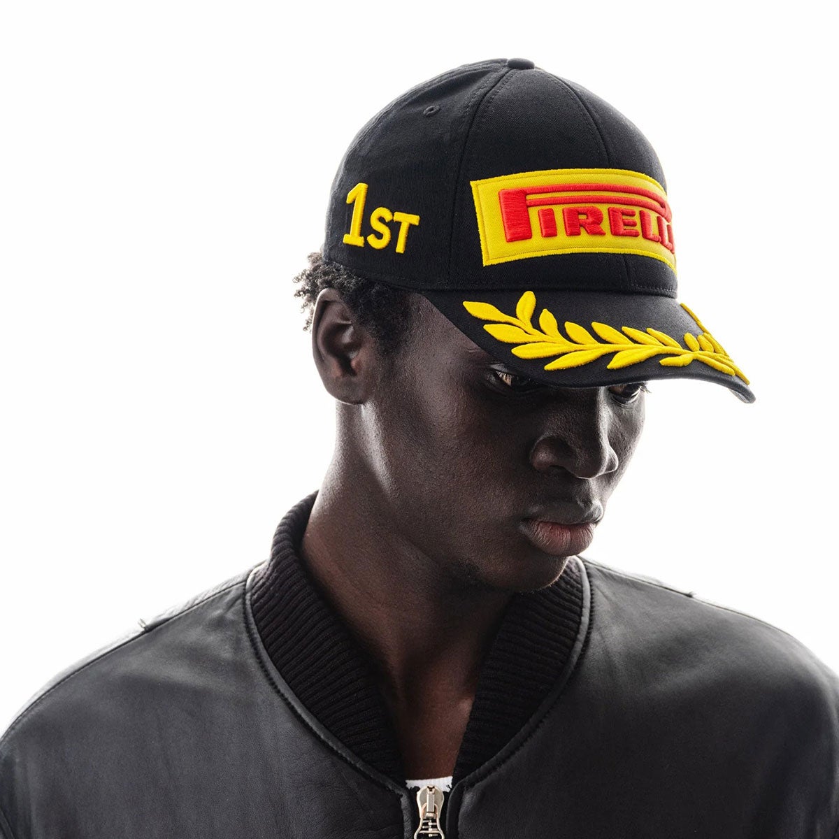PIRELLI｜ピレリ 2026 ブラック ポディウムキャップ｜帽子｜ブラック｜モデル着用