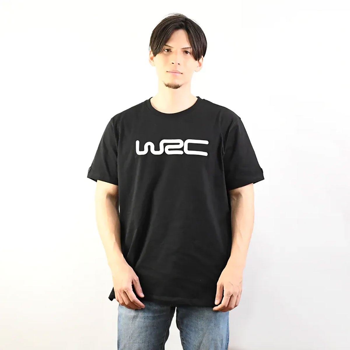WRC｜WRC 肩ロゴ Ｔシャツ｜Tシャツ｜ブラック×ホワイト｜モデル着用