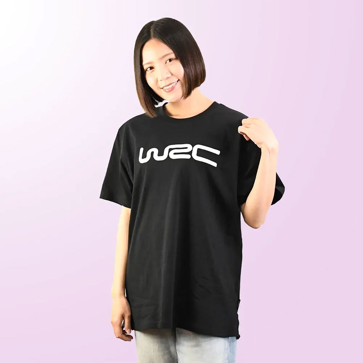 WRC｜WRC 肩ロゴ Ｔシャツ｜Tシャツ｜ブラック×ホワイト｜モデル着用